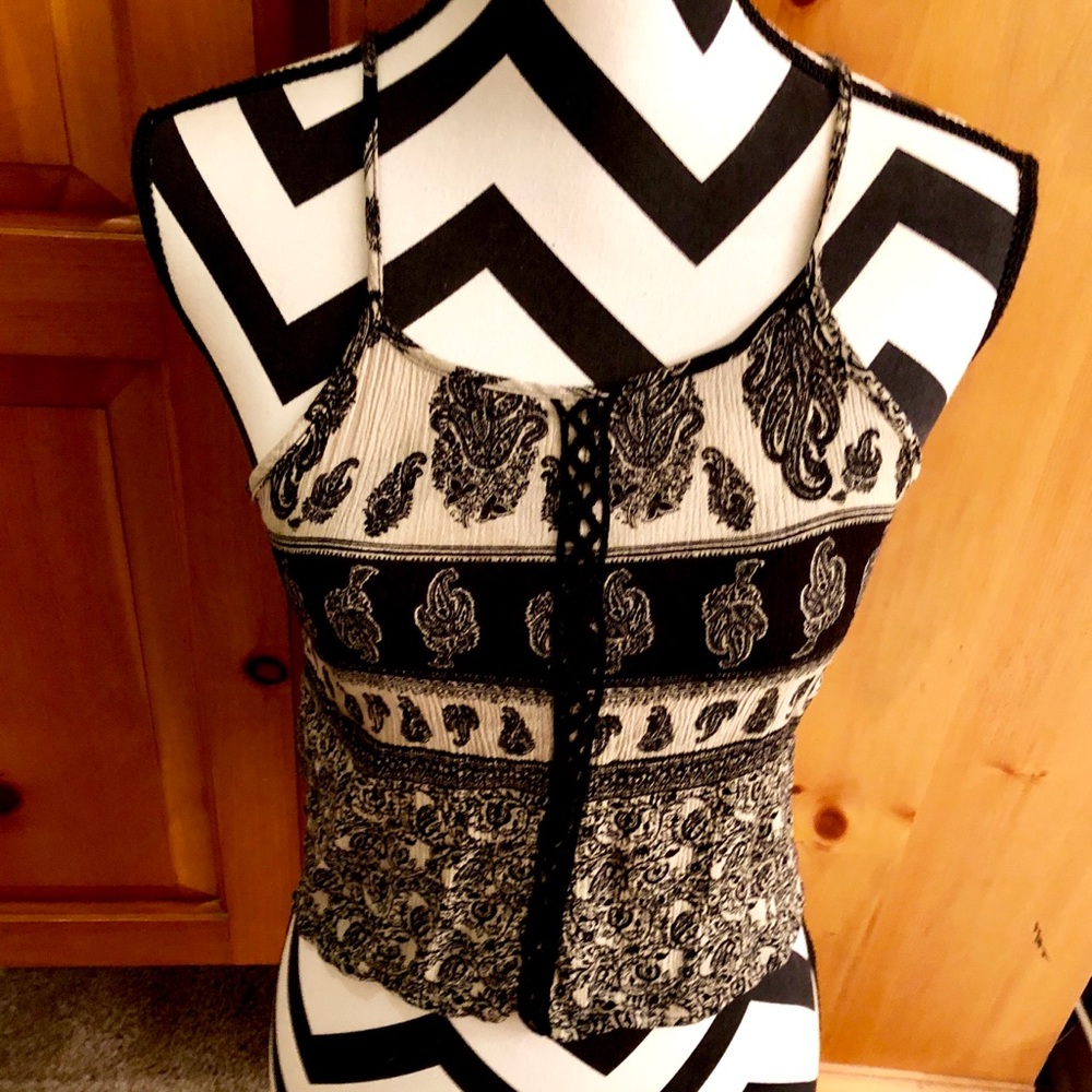 MONO B TAN & BLACK PAISLEY CROPPED TANK